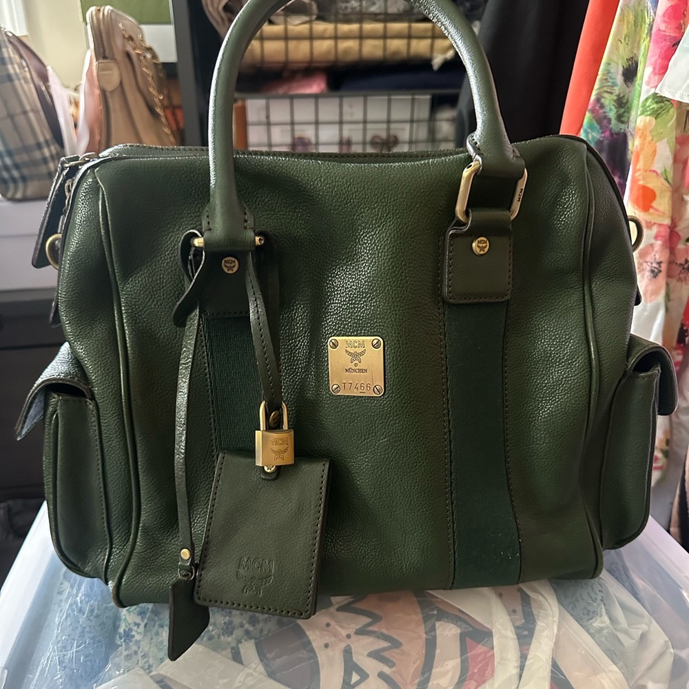 Very Rare MCM Green handbag w/ lock & keys. Made in Korea. 💯 Authentic.